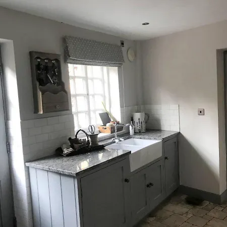 Country Chic In Unique English Village *